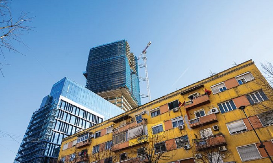 OECD: Ndertuesit duhet te paguajne taksa per burimet natyrore, po demtojne mjedisin